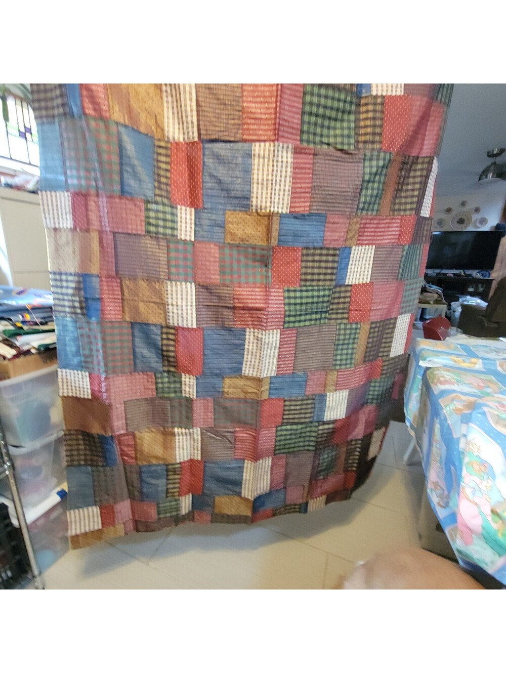 Charming Vtg Quilt Lightweight PolyCotton with Metallic threads 44"x60'